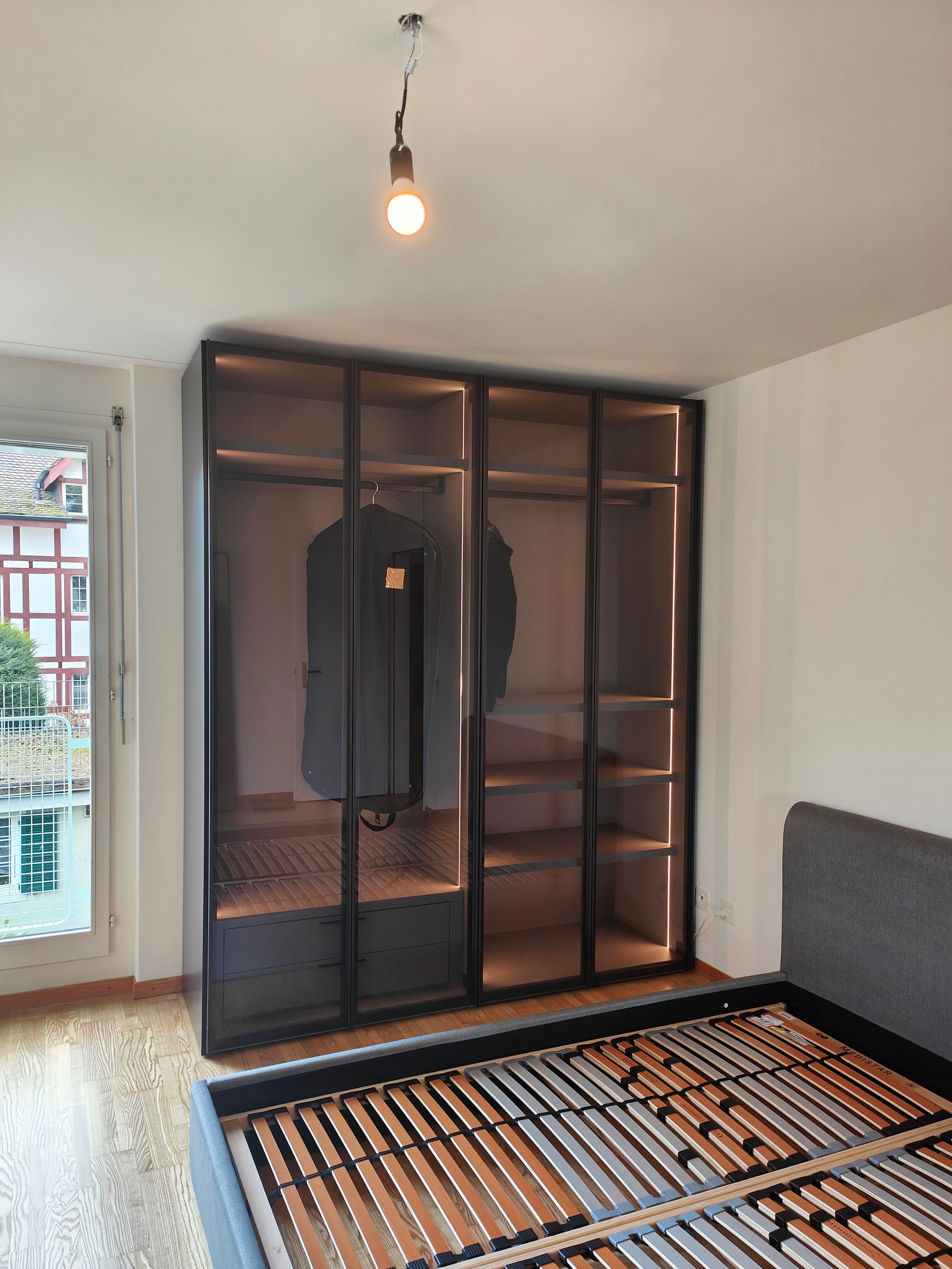 Novamobili Kleiderschrank Perry mit Innenausstattung