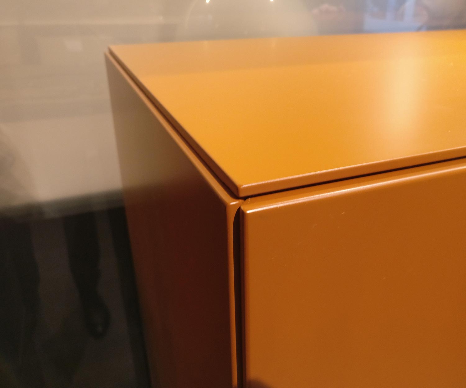 Livitalia Abaco Design Highboard im Detail das Kantenprofil Livitalia Abaco Design Highboard im Detail das Kantenprofil