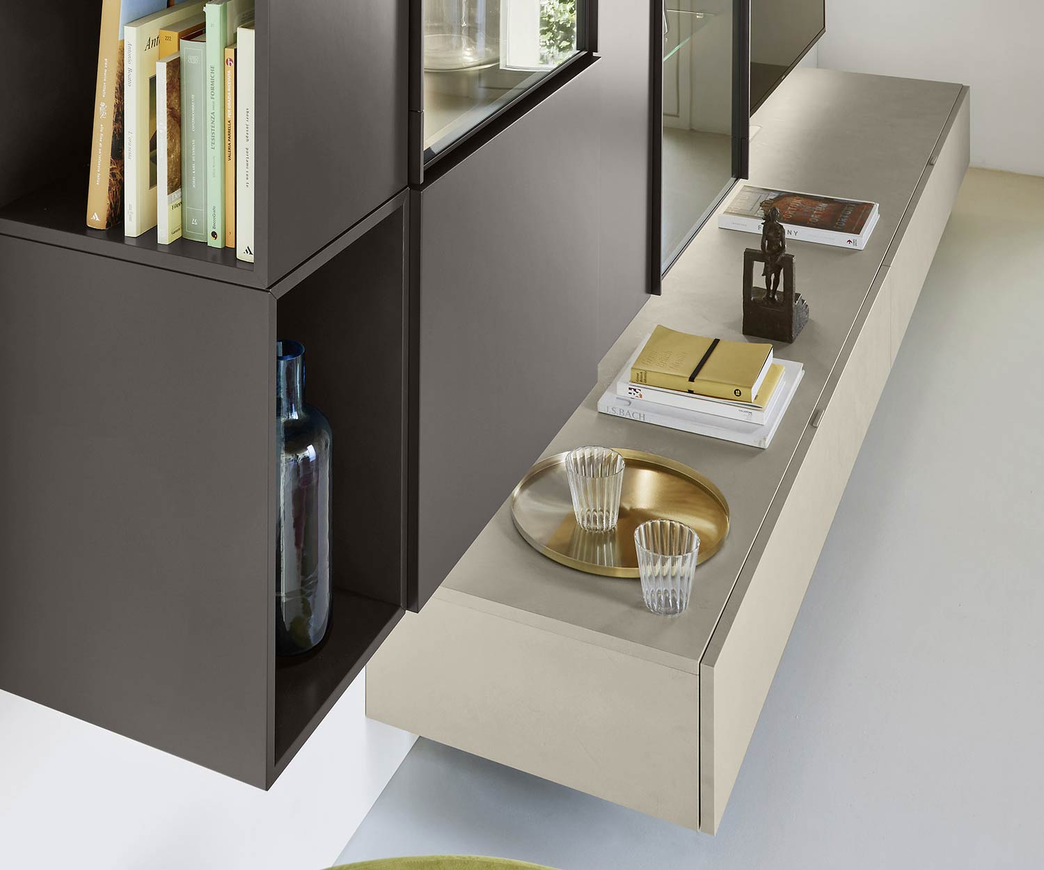 Livitalia Design wall unit C39 floating with detail in the glass cabinets Livitalia Design wall unit C39 floating with detail in the glass cabinets