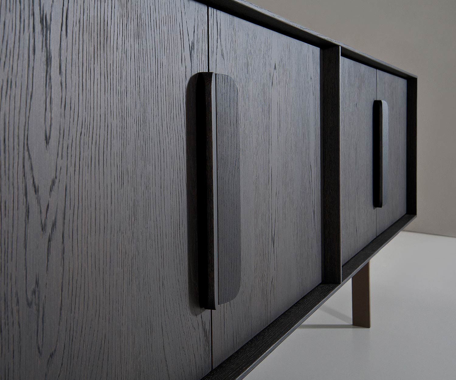 Exklusives al2 Mobius 003 DesignerWohnzimmer Sideboard Korpus furniert Exklusives al2 Mobius 003 DesignerWohnzimmer Sideboard Korpus furniert