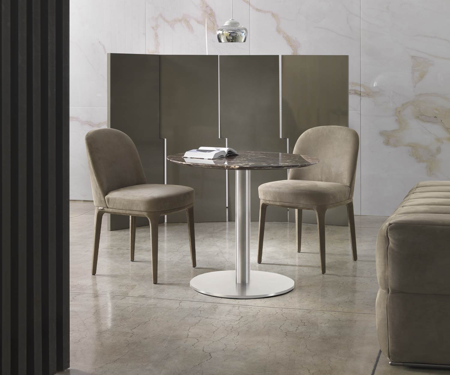 Hochwertiger Marelli Designer Esstisch Break mit Metallgestell Hochwertiger Marelli Designer Esstisch Break mit Metallgestell