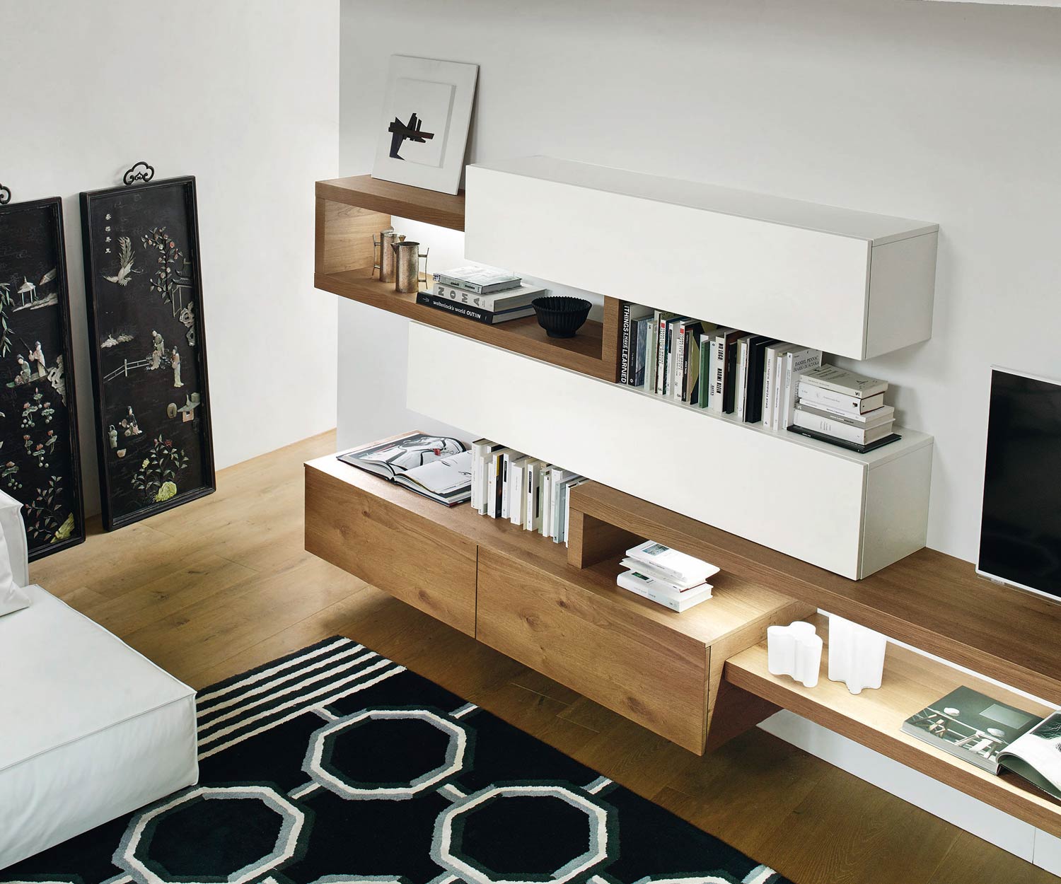 Schwebende Design Wohnwand Livitalia C25 mit Design Lowboard in Eichenfurnier