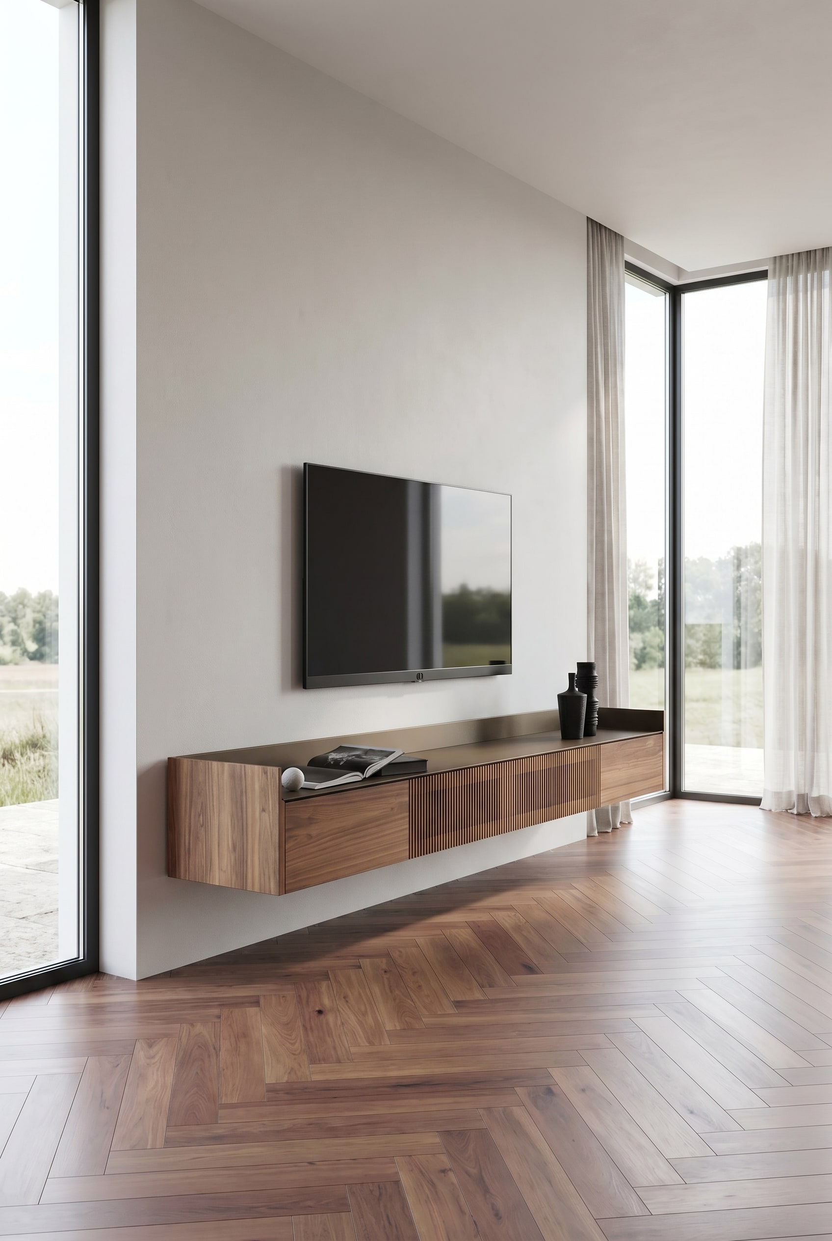 Elegantes Wohnzimmer mit dunkler Wand, Flachbildfernseher und dem Punt Stockholm Slim Wand TV Sideboard aus Walnussholz
