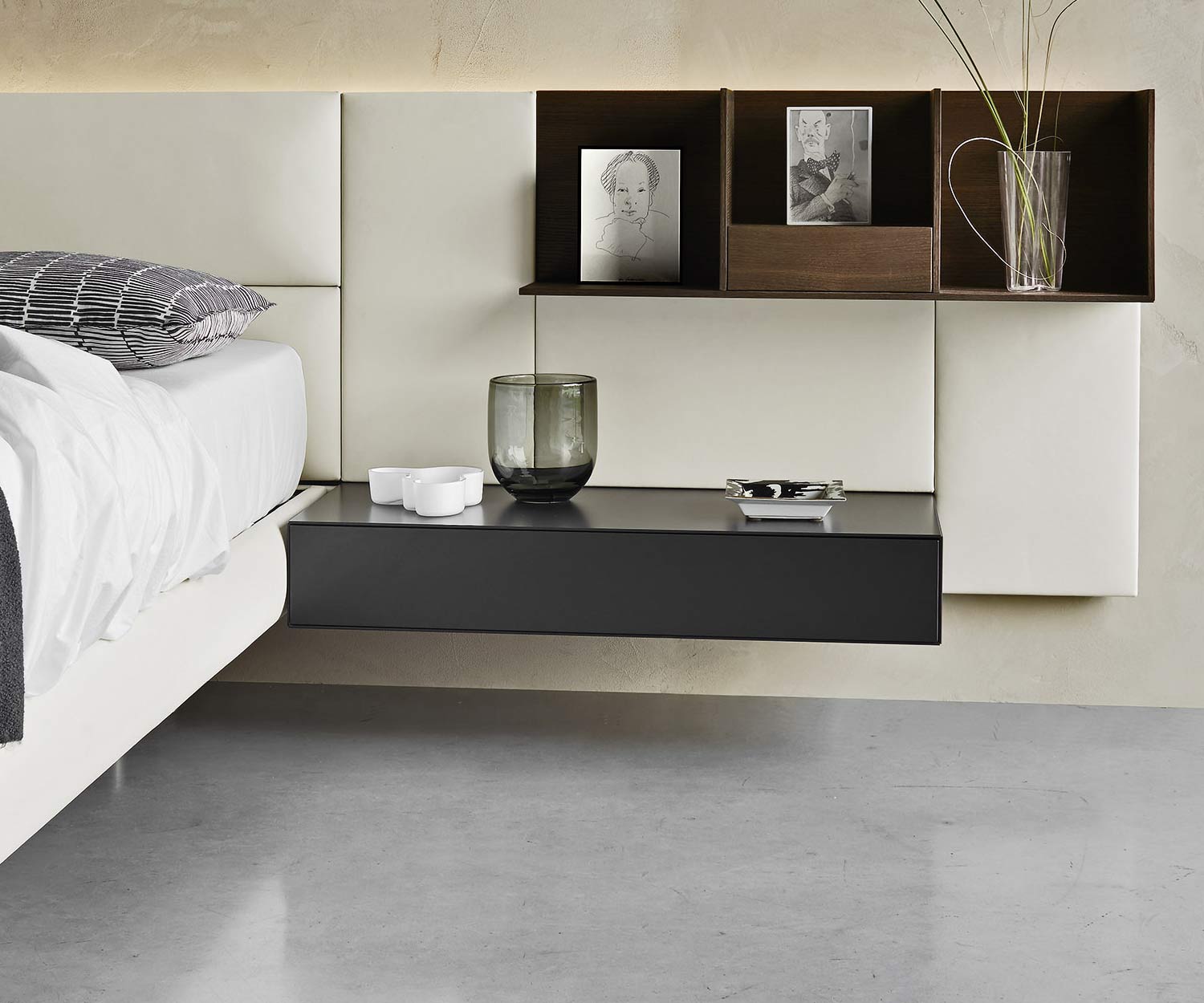 Moderner Livitalia Design Nachttisch für Boxspringbett einfach hängend