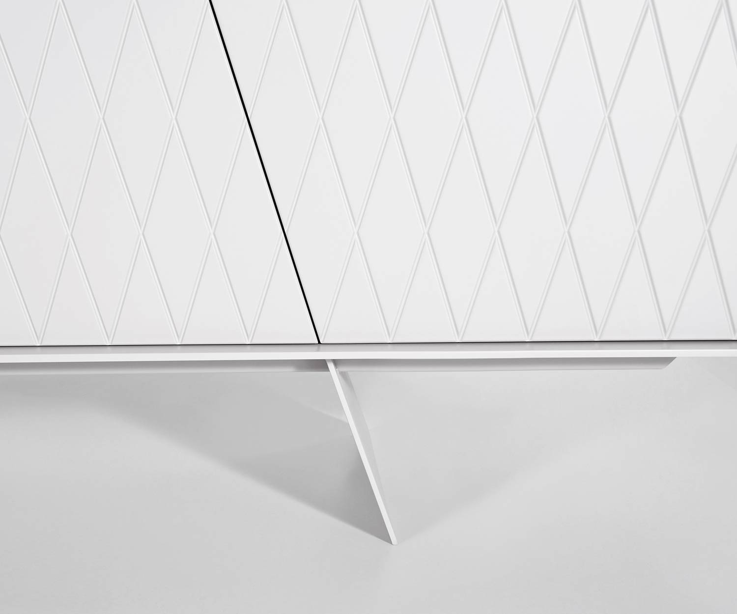 al2 e klipse 008 Design Design Lowboard Detail Füße Standfüße